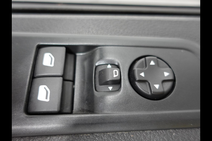 Opel Vivaro L3H1 145pk Automaat Navigatie Trekhaak Airco Bluetooth Cruise Control PDC achter
