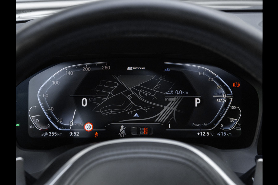 BMW 3-serie 330e M-Sport - Individual Leder - Dak - Trekhaak - Harman Kardon - ACC