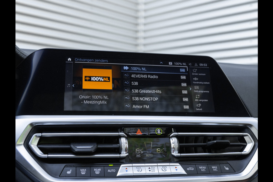 BMW 3-serie 330e M-Sport - Individual Leder - Dak - Trekhaak - Harman Kardon - ACC