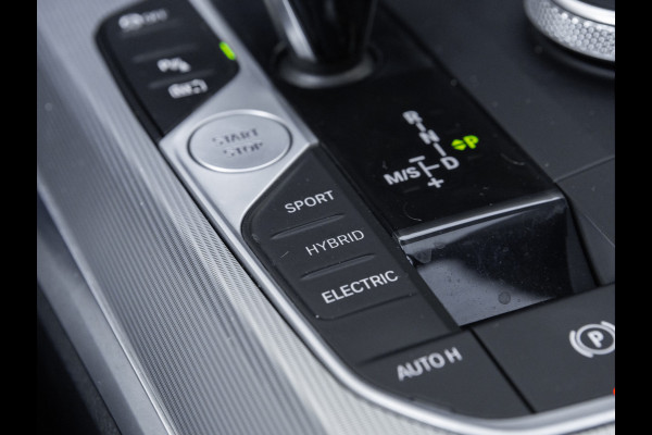 BMW 3-serie 330e M-Sport - Individual Leder - Dak - Trekhaak - Harman Kardon - ACC