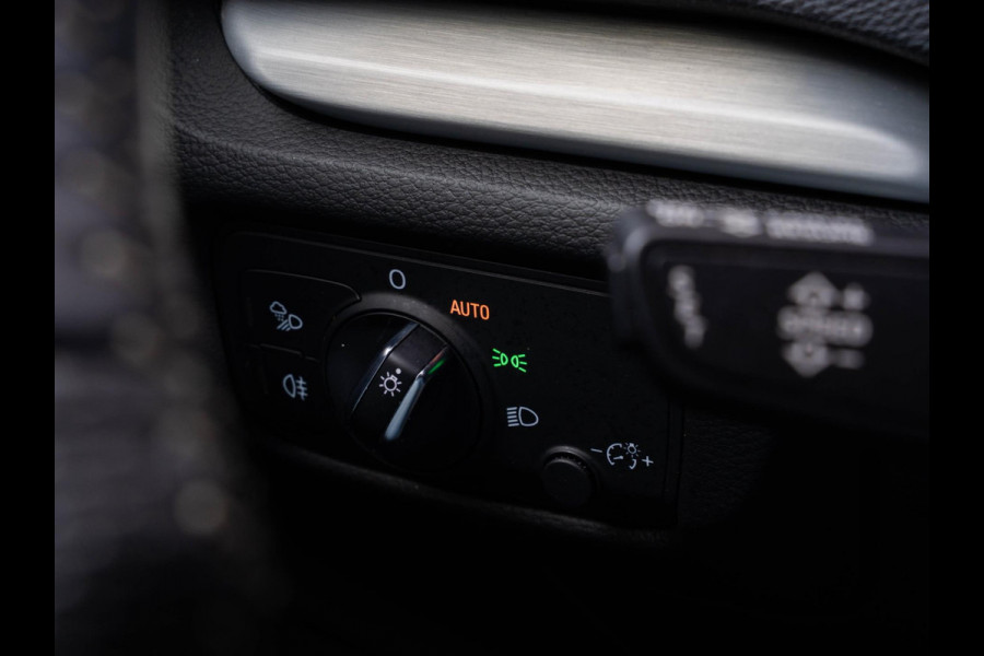 Audi A3 Sportback 35 TFSI CoD S-line / B&O / Adaptive / 19 inch / Keyless / Virtual cockpit