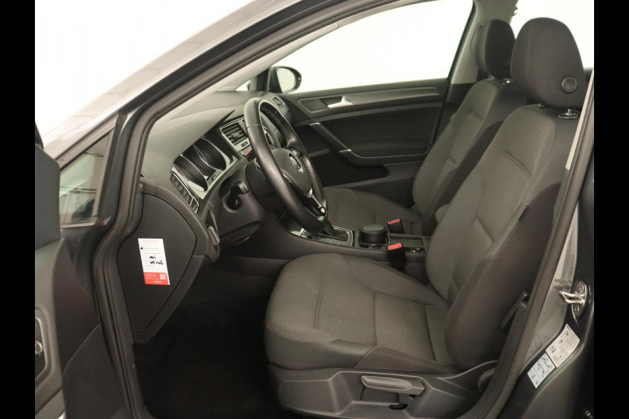 Volkswagen Golf 1.0 TSI Comfortline | Automaat | Stoelverwarming | Carplay | Camera | Trekhaak | Navigatie | Adaptive cruise | Climate control