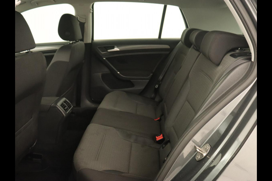 Volkswagen Golf 1.0 TSI Comfortline | Automaat | Stoelverwarming | Carplay | Camera | Trekhaak | Navigatie | Adaptive cruise | Climate control