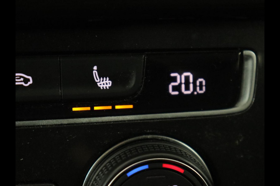 Volkswagen Golf 1.0 TSI Comfortline | Automaat | Stoelverwarming | Carplay | Camera | Trekhaak | Navigatie | Adaptive cruise | Climate control