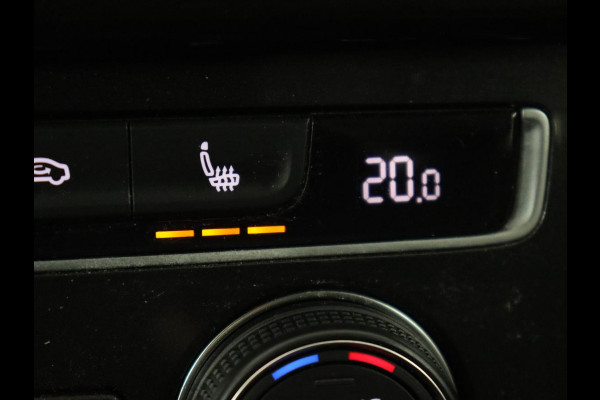Volkswagen Golf 1.0 TSI Comfortline | Automaat | Stoelverwarming | Carplay | Camera | Trekhaak | Navigatie | Adaptive cruise | Climate control