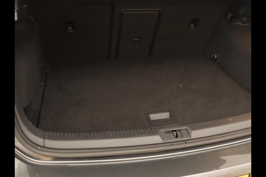 Volkswagen Golf 1.0 TSI Comfortline | Automaat | Stoelverwarming | Carplay | Camera | Trekhaak | Navigatie | Adaptive cruise | Climate control