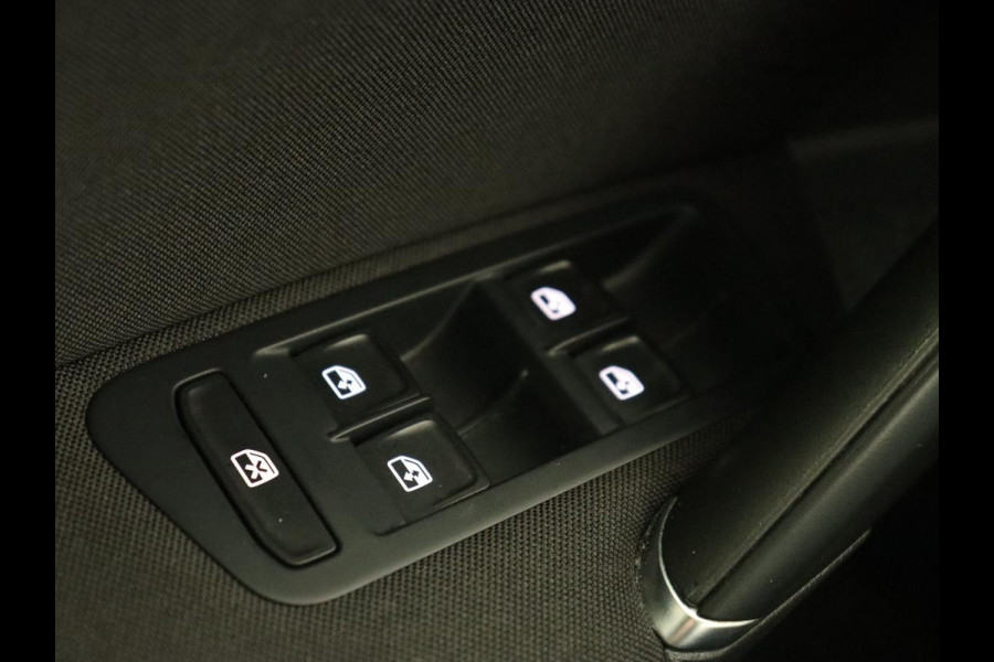 Volkswagen Golf 1.0 TSI Comfortline | Automaat | Stoelverwarming | Carplay | Camera | Trekhaak | Navigatie | Adaptive cruise | Climate control