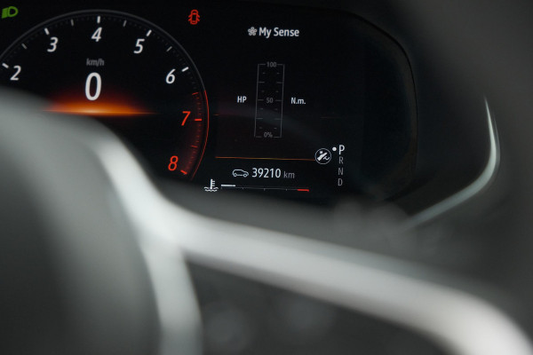 Renault Captur TCe 140 EDC Techno | Camera | 9.3 Inch Groot Scherm | Stoelverwarming | Apple Carplay