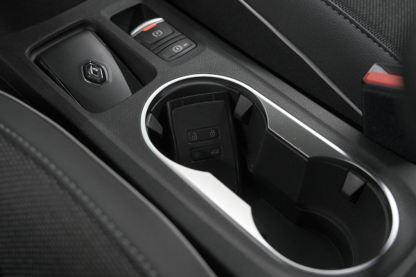 Renault Captur TCe 140 EDC Techno | Camera | 9.3 Inch Groot Scherm | Stoelverwarming | Apple Carplay