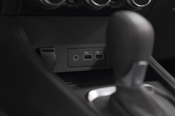 Renault Captur TCe 140 EDC Techno | Camera | 9.3 Inch Groot Scherm | Stoelverwarming | Apple Carplay