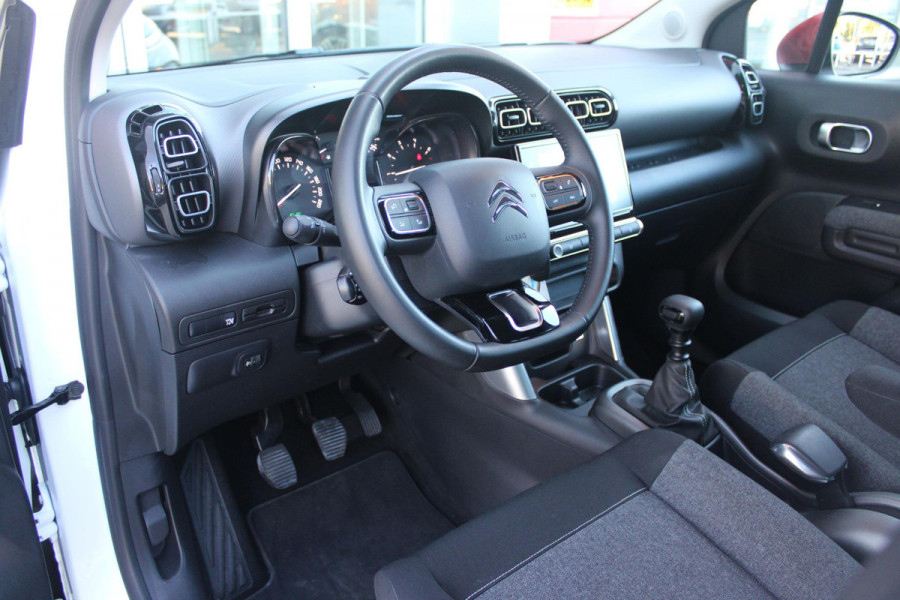 Citroën C3 Aircross 1.2 110PK C-SERIES | NAVIGATIE | APPLE CARPLAY/ANDROID AUTO | LICHTMETALEN VELGEN | CRUISE CONTROL | DAB+ RADIO | CLIMATE CONTROL | PARKEER SENSOREN ACHTER | ZWART DAK |