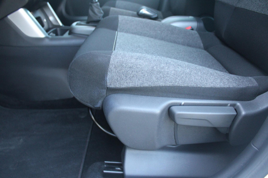 Citroën C3 Aircross 1.2 110PK C-SERIES | NAVIGATIE | APPLE CARPLAY/ANDROID AUTO | LICHTMETALEN VELGEN | CRUISE CONTROL | DAB+ RADIO | CLIMATE CONTROL | PARKEER SENSOREN ACHTER | ZWART DAK |