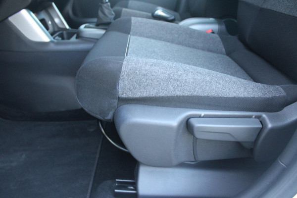 Citroën C3 Aircross 1.2 110PK C-SERIES | NAVIGATIE | APPLE CARPLAY/ANDROID AUTO | LICHTMETALEN VELGEN | CRUISE CONTROL | DAB+ RADIO | CLIMATE CONTROL | PARKEER SENSOREN ACHTER | ZWART DAK |