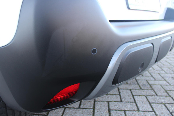 Citroën C3 Aircross 1.2 110PK C-SERIES | NAVIGATIE | APPLE CARPLAY/ANDROID AUTO | LICHTMETALEN VELGEN | CRUISE CONTROL | DAB+ RADIO | CLIMATE CONTROL | PARKEER SENSOREN ACHTER | ZWART DAK |