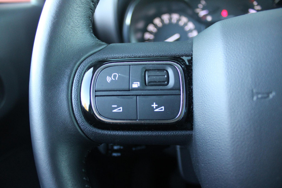 Citroën C3 Aircross 1.2 110PK C-SERIES | NAVIGATIE | APPLE CARPLAY/ANDROID AUTO | LICHTMETALEN VELGEN | CRUISE CONTROL | DAB+ RADIO | CLIMATE CONTROL | PARKEER SENSOREN ACHTER | ZWART DAK |