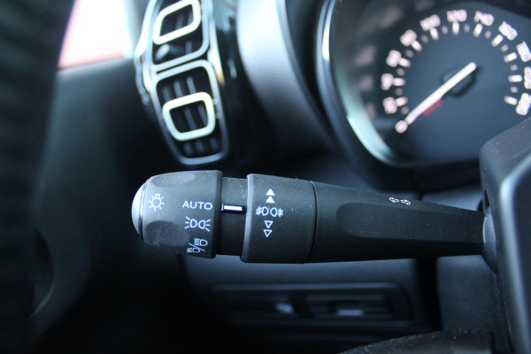 Citroën C3 Aircross 1.2 110PK C-SERIES | NAVIGATIE | APPLE CARPLAY/ANDROID AUTO | LICHTMETALEN VELGEN | CRUISE CONTROL | DAB+ RADIO | CLIMATE CONTROL | PARKEER SENSOREN ACHTER | ZWART DAK |