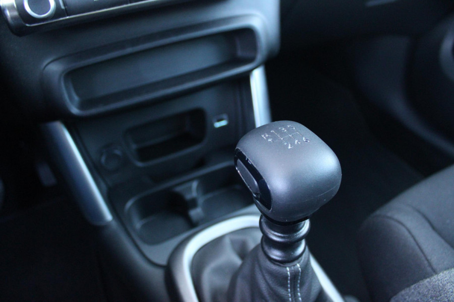 Citroën C3 Aircross 1.2 110PK C-SERIES | NAVIGATIE | APPLE CARPLAY/ANDROID AUTO | LICHTMETALEN VELGEN | CRUISE CONTROL | DAB+ RADIO | CLIMATE CONTROL | PARKEER SENSOREN ACHTER | ZWART DAK |