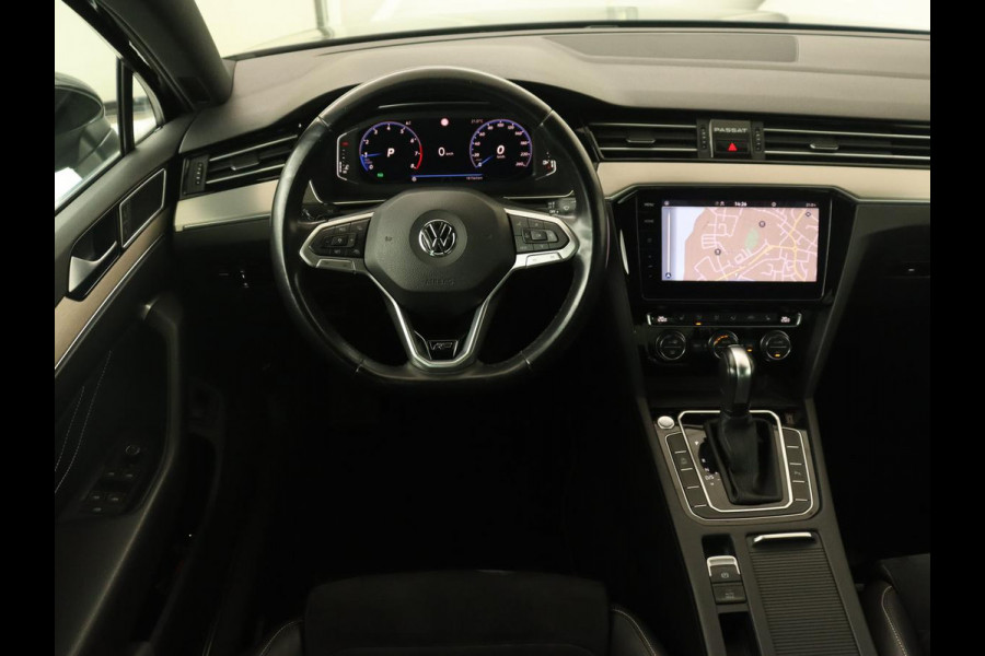Volkswagen Passat 1.5 TSI Elegance Business R | Leder/Alcantara | Keyless | Stoelverwarming | Carplay | Navigatie | Full LED | Getint glas | Climate control | Virtual Cockpit