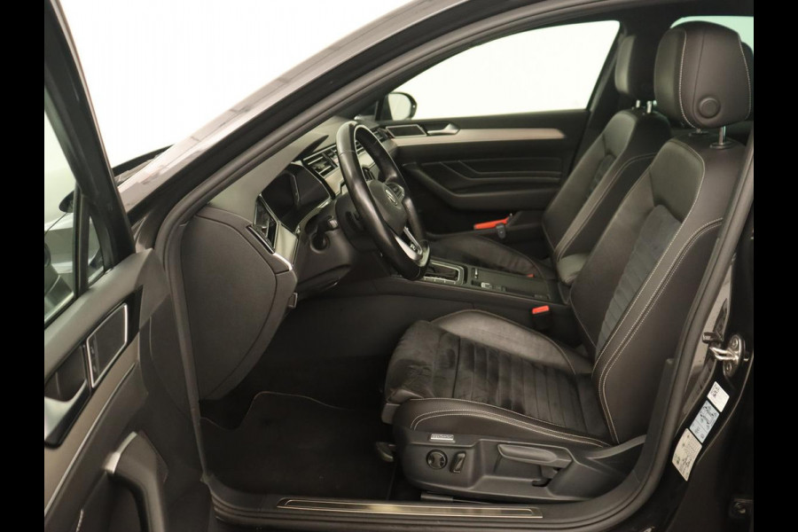 Volkswagen Passat 1.5 TSI Elegance Business R | Leder/Alcantara | Keyless | Stoelverwarming | Carplay | Navigatie | Full LED | Getint glas | Climate control | Virtual Cockpit