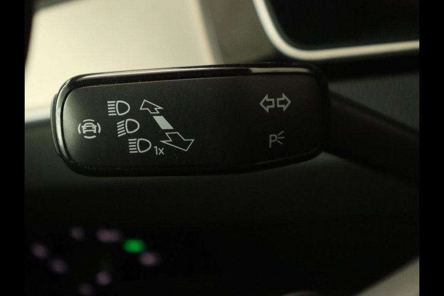 Volkswagen Passat 1.5 TSI Elegance Business R | Leder/Alcantara | Keyless | Stoelverwarming | Carplay | Navigatie | Full LED | Getint glas | Climate control | Virtual Cockpit