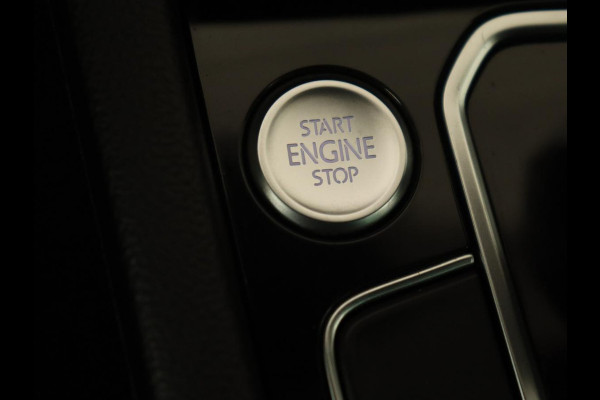 Volkswagen Passat 1.5 TSI Elegance Business R | Leder/Alcantara | Keyless | Stoelverwarming | Carplay | Navigatie | Full LED | Getint glas | Climate control | Virtual Cockpit