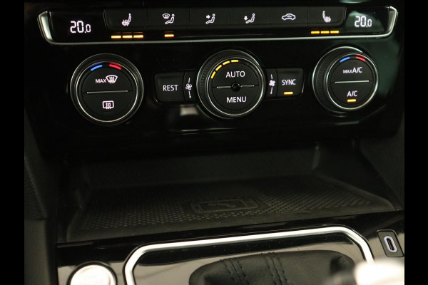 Volkswagen Passat 1.5 TSI Elegance Business R | Leder/Alcantara | Keyless | Stoelverwarming | Carplay | Navigatie | Full LED | Getint glas | Climate control | Virtual Cockpit