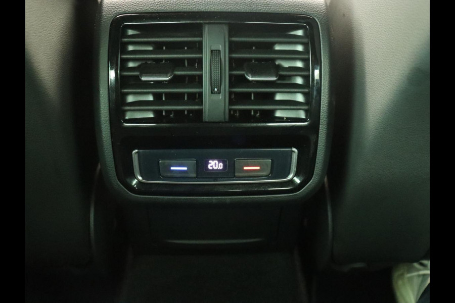 Volkswagen Passat 1.5 TSI Elegance Business R | Leder/Alcantara | Keyless | Stoelverwarming | Carplay | Navigatie | Full LED | Getint glas | Climate control | Virtual Cockpit