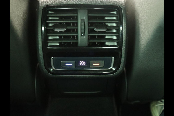 Volkswagen Passat 1.5 TSI Elegance Business R | Leder/Alcantara | Keyless | Stoelverwarming | Carplay | Navigatie | Full LED | Getint glas | Climate control | Virtual Cockpit