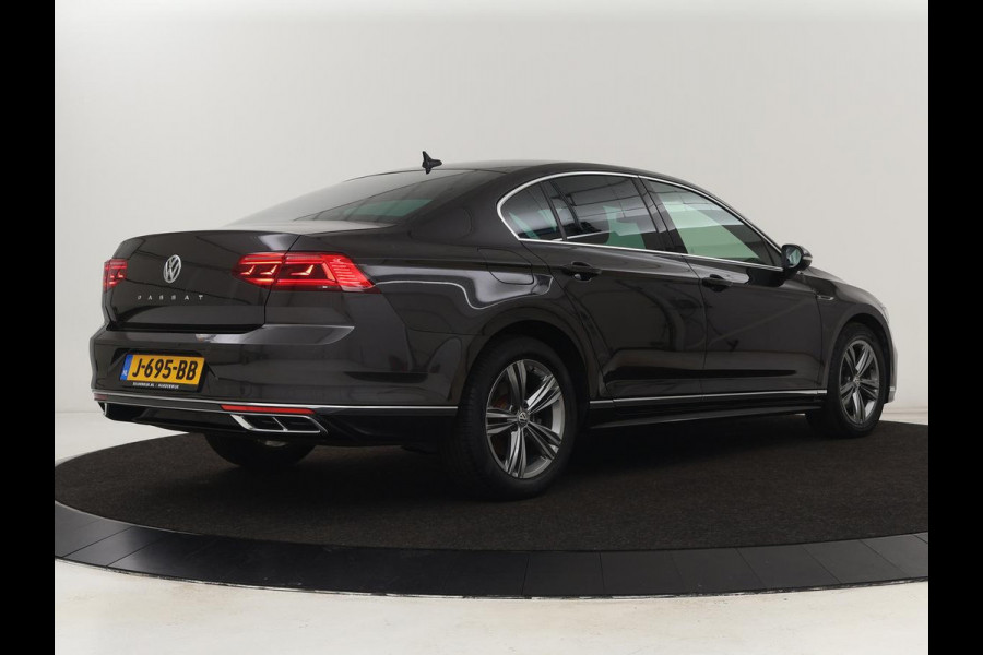 Volkswagen Passat 1.5 TSI Elegance Business R | Leder/Alcantara | Keyless | Stoelverwarming | Carplay | Navigatie | Full LED | Getint glas | Climate control | Virtual Cockpit