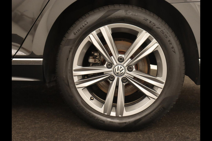 Volkswagen Passat 1.5 TSI Elegance Business R | Leder/Alcantara | Keyless | Stoelverwarming | Carplay | Navigatie | Full LED | Getint glas | Climate control | Virtual Cockpit