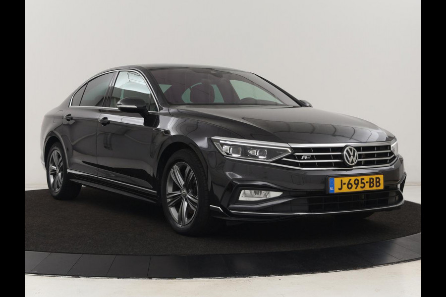 Volkswagen Passat 1.5 TSI Elegance Business R | Leder/Alcantara | Keyless | Stoelverwarming | Carplay | Navigatie | Full LED | Getint glas | Climate control | Virtual Cockpit