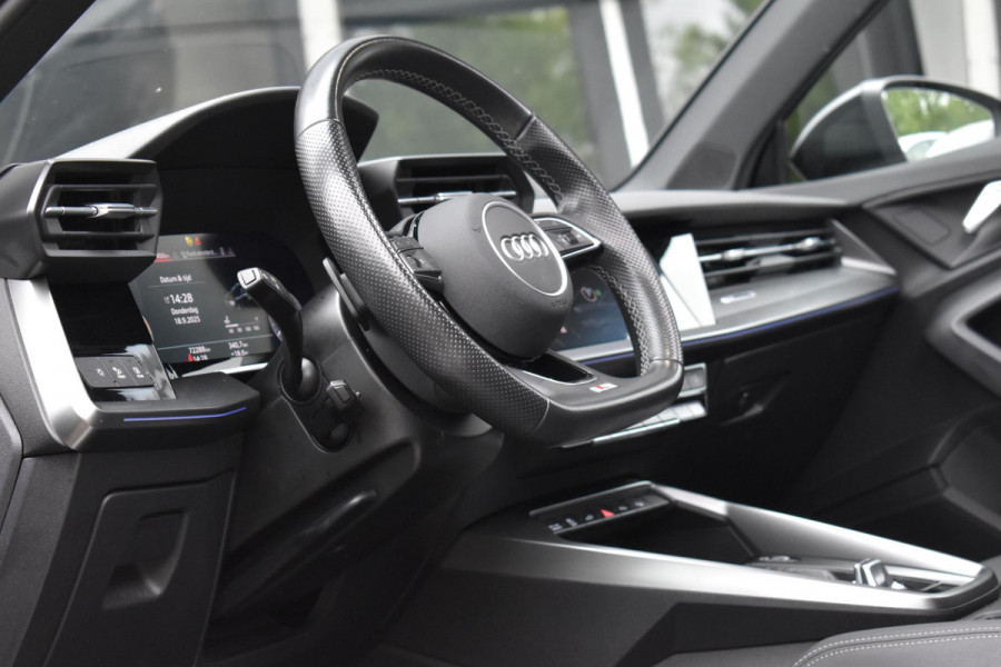 Audi A3 Sportback 45 TFSI e S Line Pano Lane ACC Camera Matrix