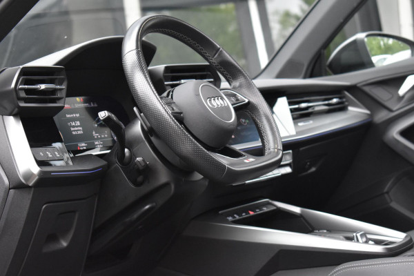 Audi A3 Sportback 45 TFSI e S Line Pano Lane ACC Camera Matrix