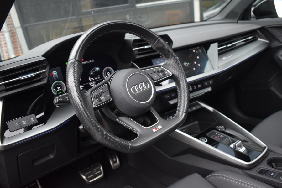 Audi A3 Sportback 45 TFSI e S Line Pano Lane ACC Camera Matrix