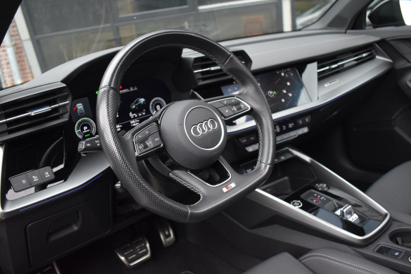 Audi A3 Sportback 45 TFSI e S Line Pano Lane ACC Camera Matrix