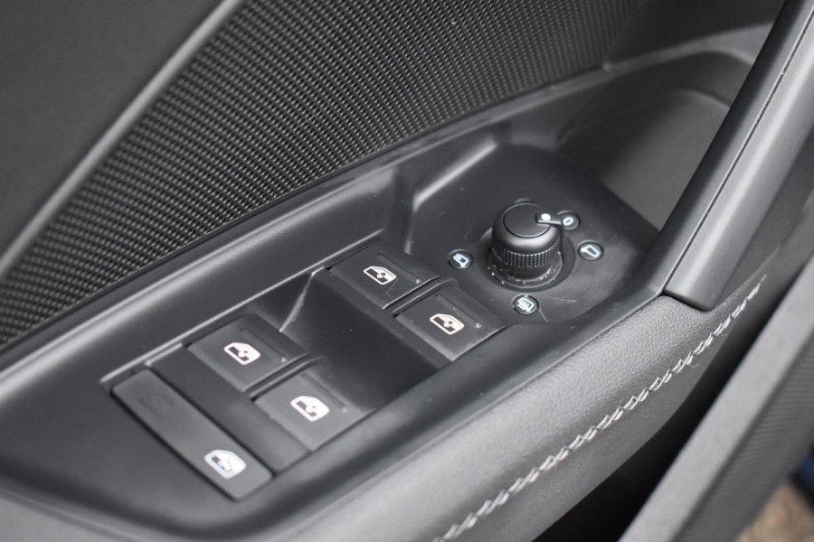 Audi A3 Sportback 45 TFSI e S Line Pano Lane ACC Camera Matrix