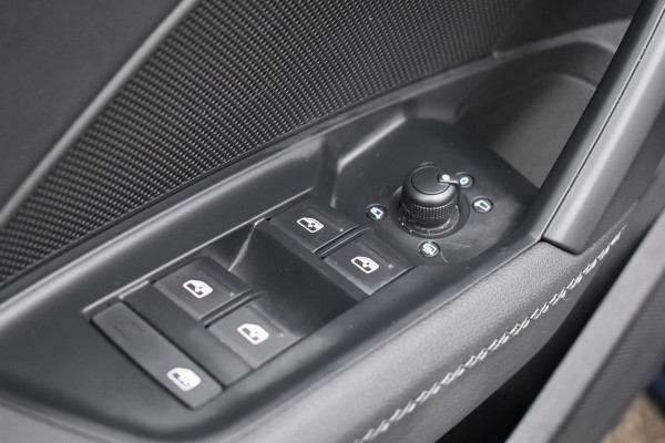 Audi A3 Sportback 45 TFSI e S Line Pano Lane ACC Camera Matrix