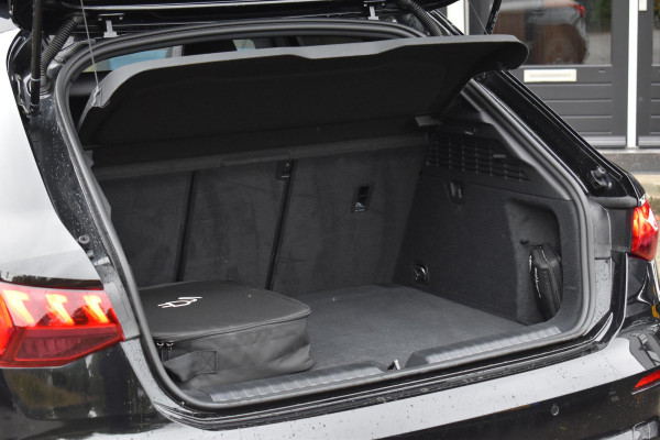 Audi A3 Sportback 45 TFSI e S Line Pano Lane ACC Camera Matrix