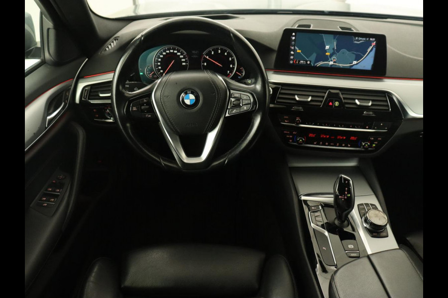 BMW 5 Serie 520i High Executive | Panoramadak | Trekhaak | Leder | Stoelverwarming | Camera | Head-Up | Navigatie | Full LED | Climate control
