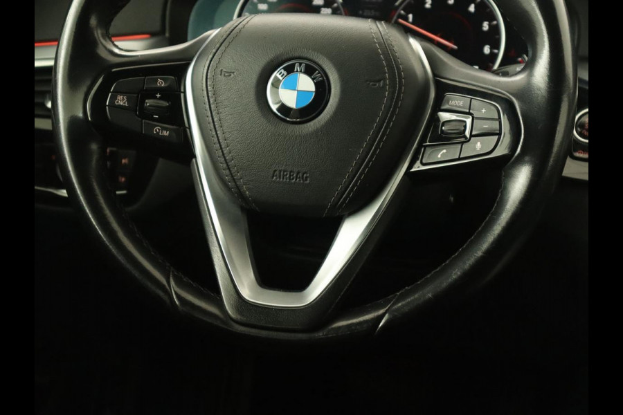 BMW 5 Serie 520i High Executive | Panoramadak | Trekhaak | Leder | Stoelverwarming | Camera | Head-Up | Navigatie | Full LED | Climate control