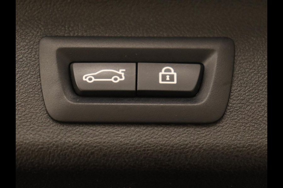 BMW 5 Serie 520i High Executive | Panoramadak | Trekhaak | Leder | Stoelverwarming | Camera | Head-Up | Navigatie | Full LED | Climate control