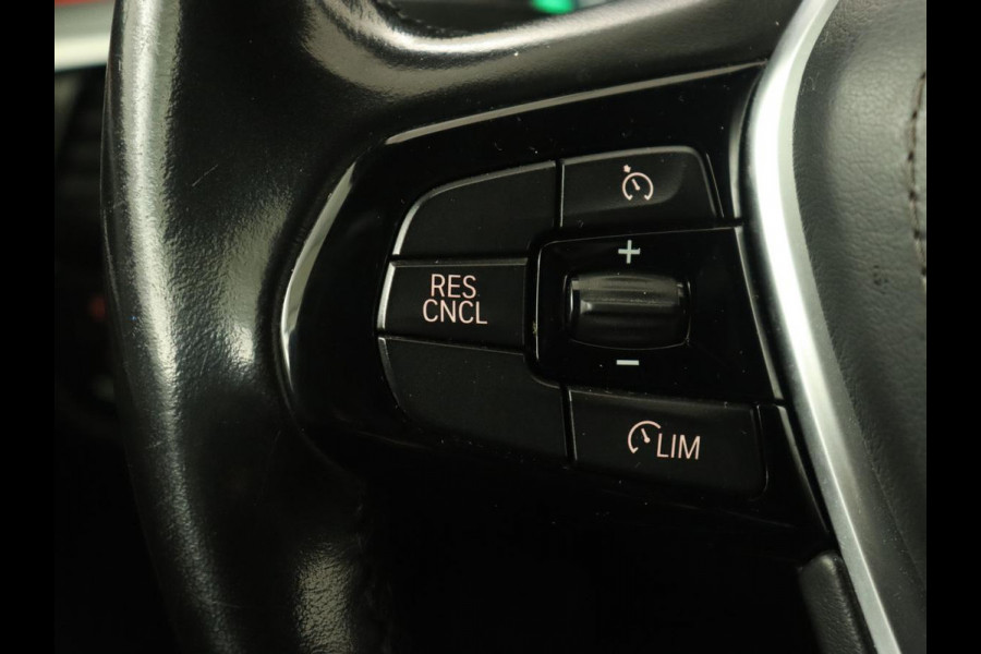 BMW 5 Serie 520i High Executive | Panoramadak | Trekhaak | Leder | Stoelverwarming | Camera | Head-Up | Navigatie | Full LED | Climate control