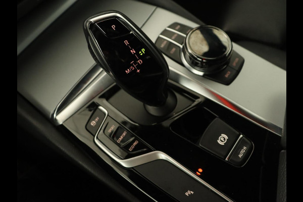 BMW 5 Serie 520i High Executive | Panoramadak | Trekhaak | Leder | Stoelverwarming | Camera | Head-Up | Navigatie | Full LED | Climate control