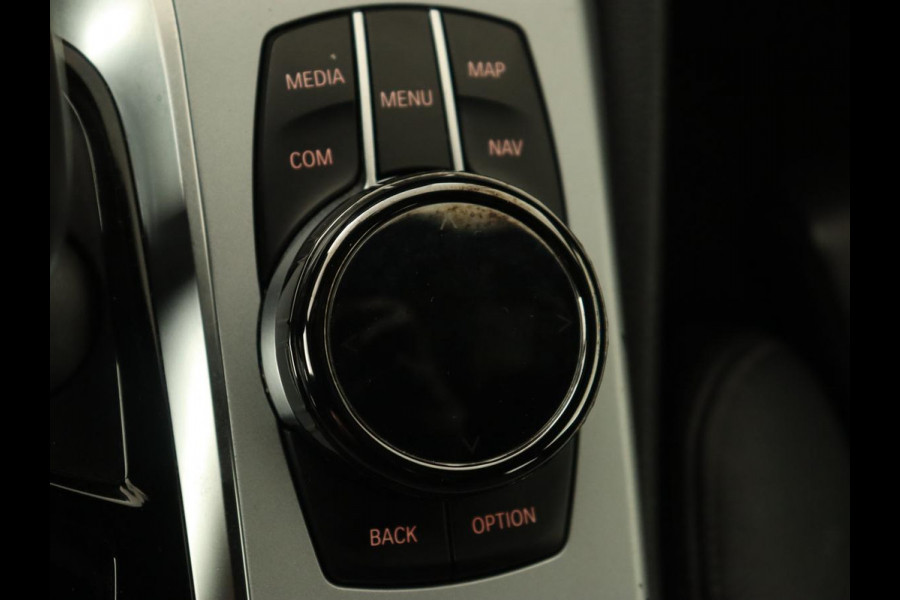 BMW 5 Serie 520i High Executive | Panoramadak | Trekhaak | Leder | Stoelverwarming | Camera | Head-Up | Navigatie | Full LED | Climate control