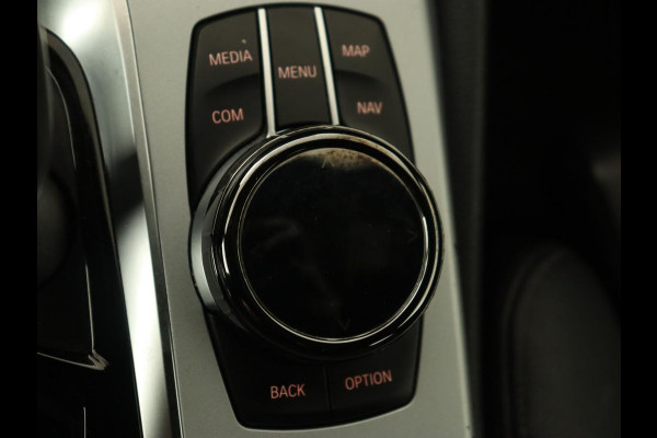 BMW 5 Serie 520i High Executive | Panoramadak | Trekhaak | Leder | Stoelverwarming | Camera | Head-Up | Navigatie | Full LED | Climate control