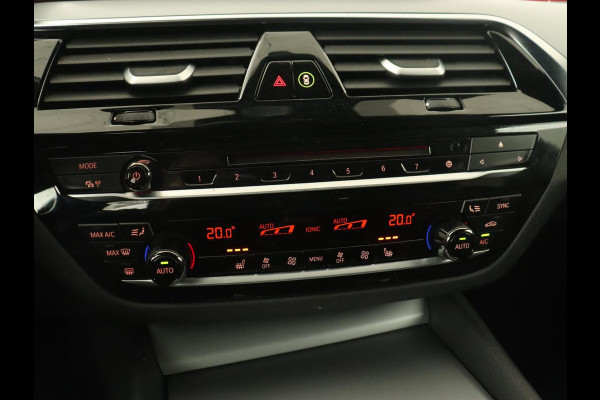 BMW 5 Serie 520i High Executive | Panoramadak | Trekhaak | Leder | Stoelverwarming | Camera | Head-Up | Navigatie | Full LED | Climate control