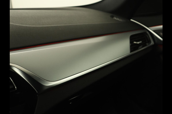 BMW 5 Serie 520i High Executive | Panoramadak | Trekhaak | Leder | Stoelverwarming | Camera | Head-Up | Navigatie | Full LED | Climate control