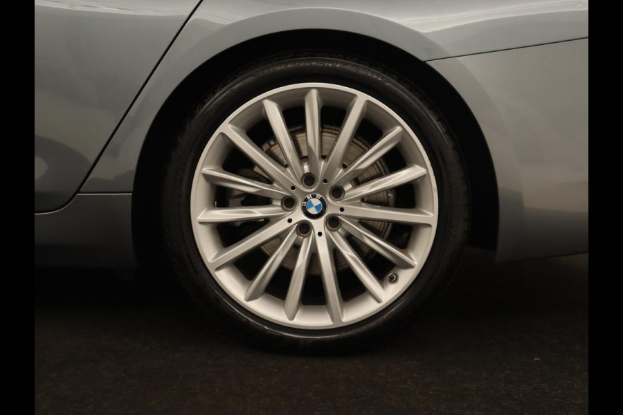 BMW 5 Serie 520i High Executive | Panoramadak | Trekhaak | Leder | Stoelverwarming | Camera | Head-Up | Navigatie | Full LED | Climate control