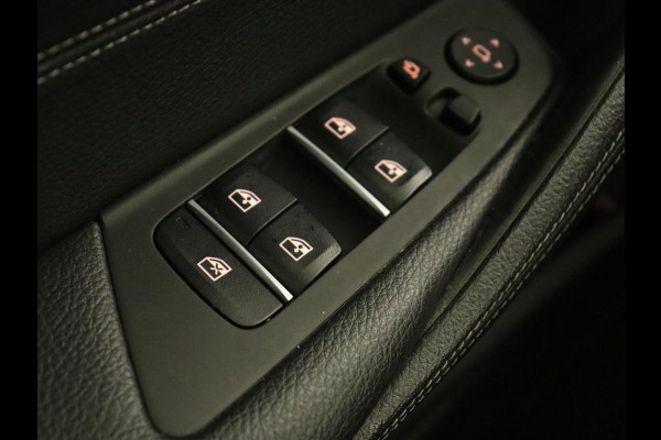 BMW 5 Serie 520i High Executive | Panoramadak | Trekhaak | Leder | Stoelverwarming | Camera | Head-Up | Navigatie | Full LED | Climate control