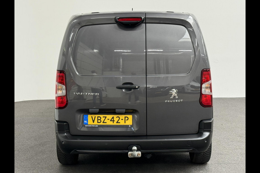 Peugeot Partner 1.5 BlueHDI Premium Automaat Navi PDC V&A Camera Trekhaak Cruise Control 3-zits
